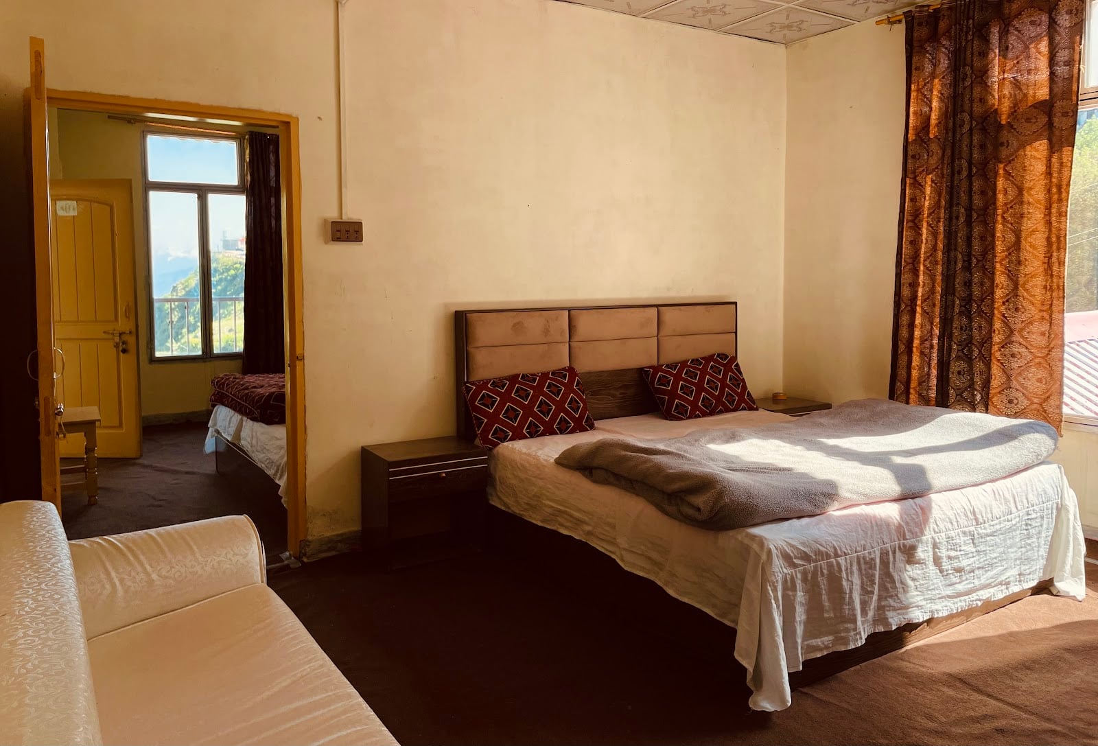 4 Season Hotel and suites photo 2
