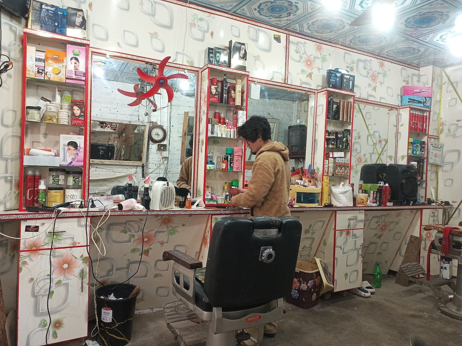 Abubakar and Sardar Beauty Salon and Barber Shop photo 2