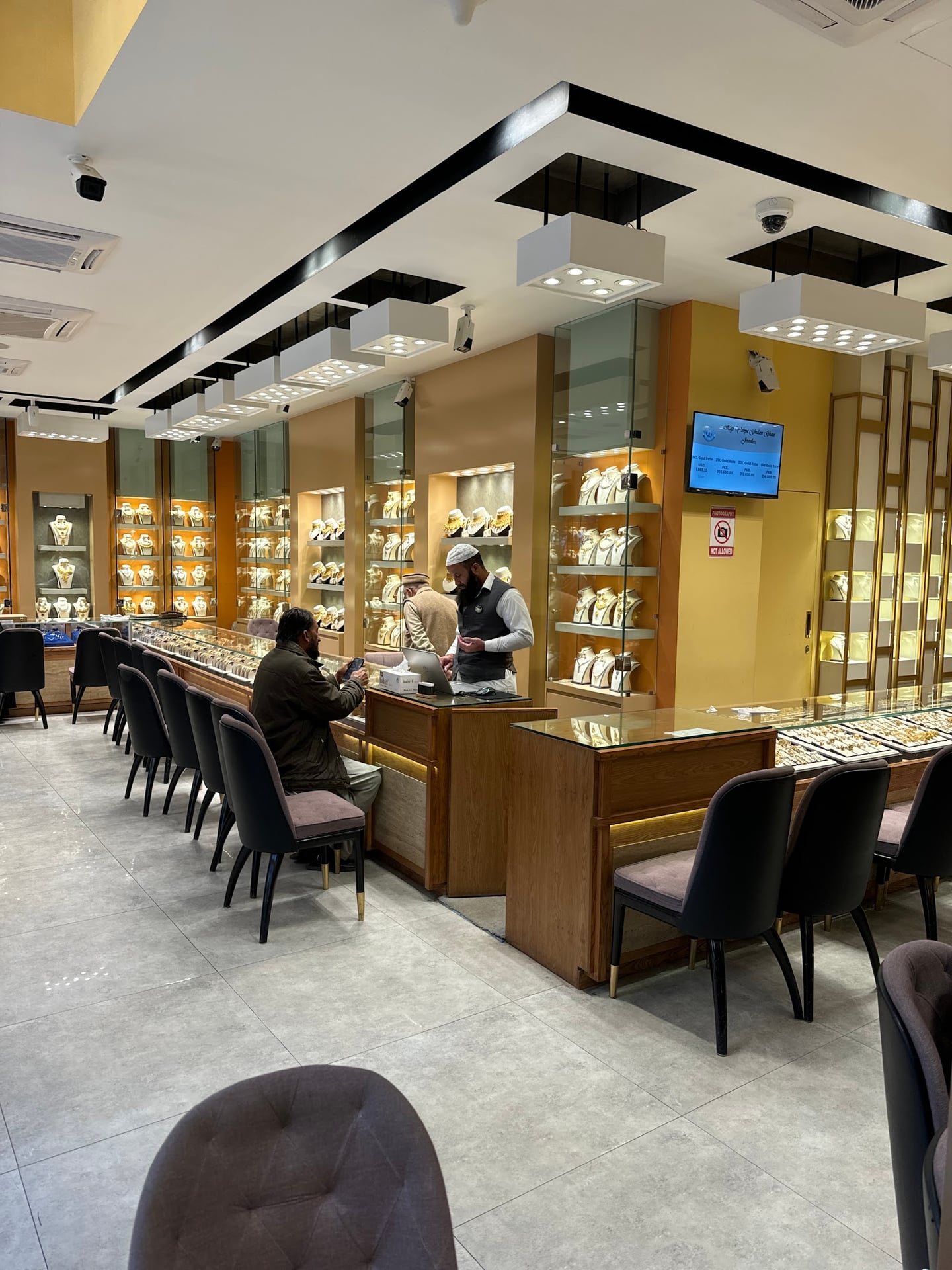 Haji Yahya Ghulam Ghaus Jewellers photo 3