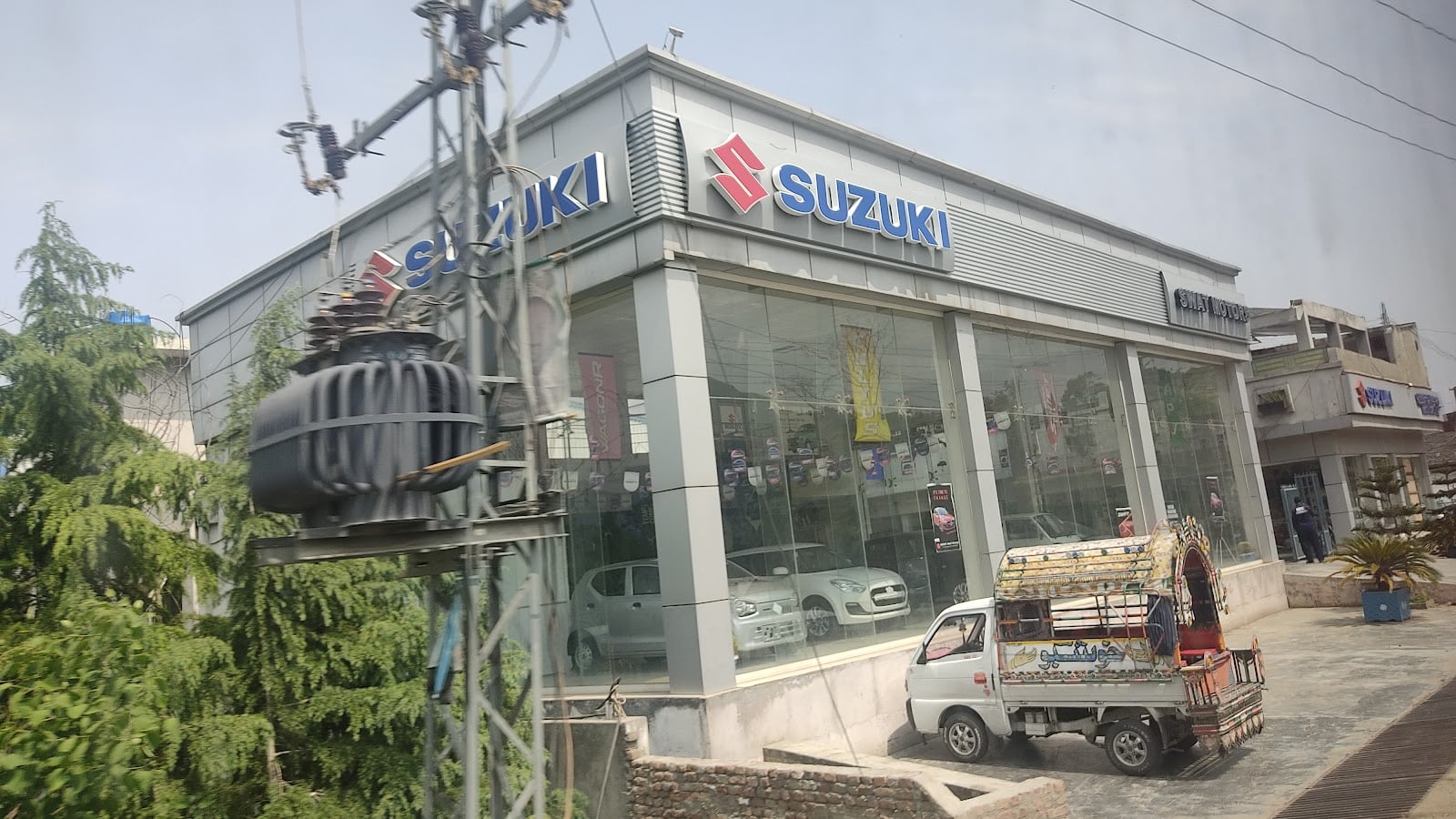 Suzuki show room and workshop photo 3